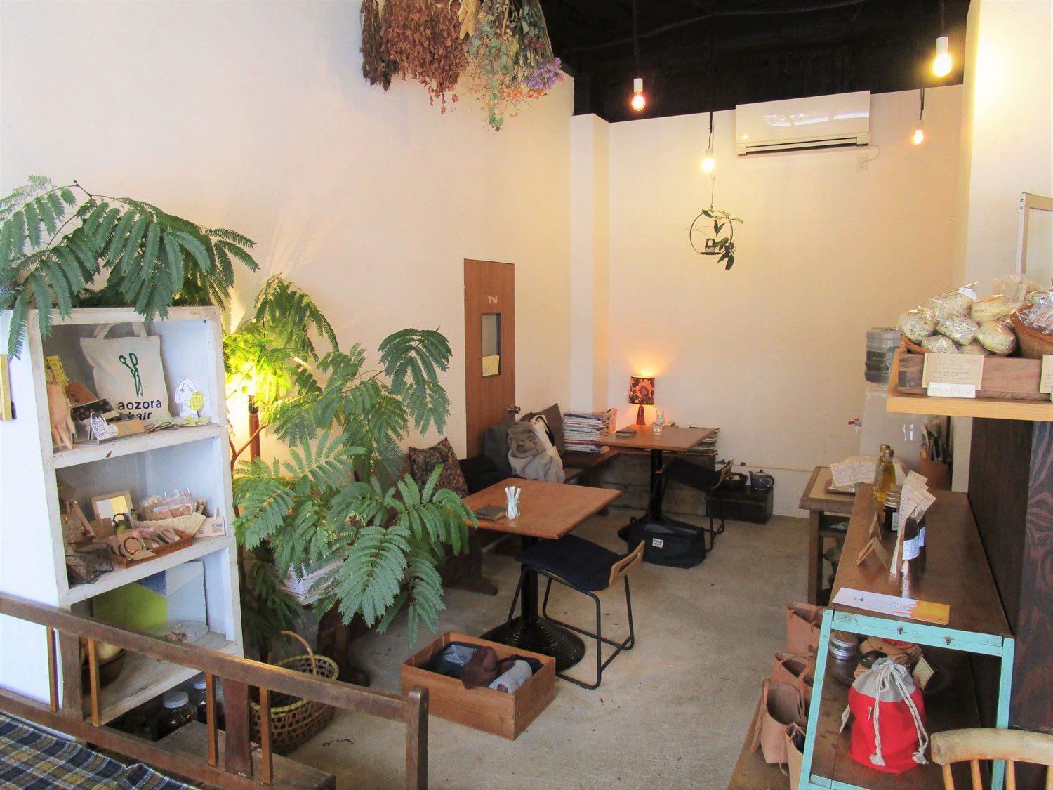 ついつい長居したくなるリラックスな空間のカフェ「mobile」 | メデタイ・ツルタ